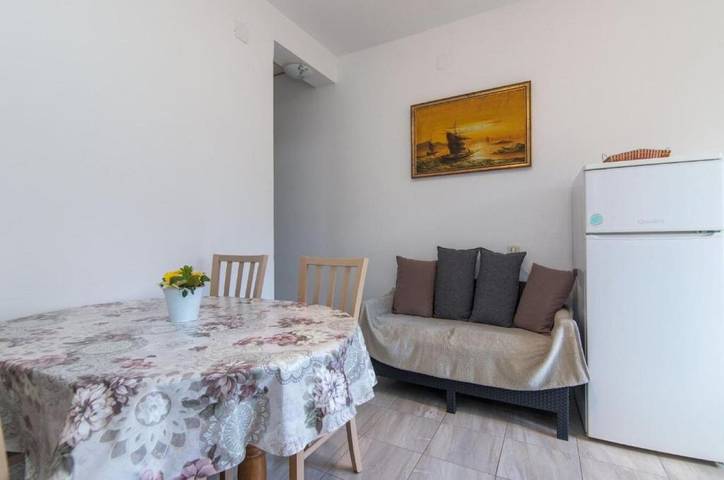 Ferienwohnung für 5 Personen, mit Terrasse in Tkon