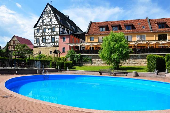 Hotel für 2 Personen, mit Terrasse und Garten sowie Pool und Ausblick in Uhlstädt-Kirchhasel