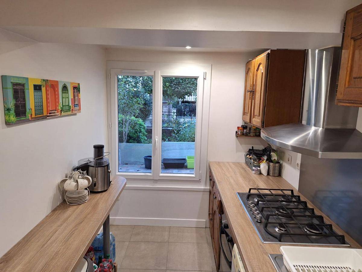 Appartement entier, Logement confortable 4/5 personnes, 70m2, proche aéroport Cdg, gare et centre ville, 25min Paris. in Goussainville, Val-d'Oise