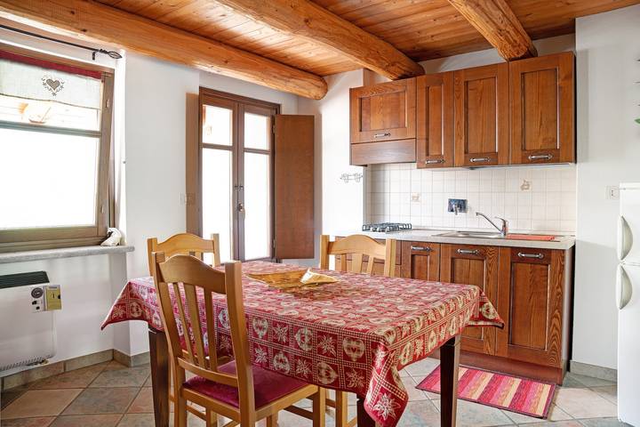 Appartamento intero, Appartamento per vacanze "Genzianella Tano Di Grich" con vista sulle montagne e terrazza privata in Prazzo, Provincia di Cuneo
