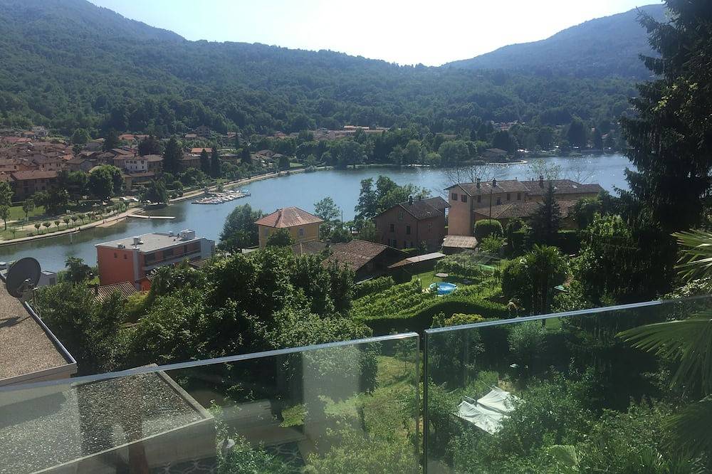 Ganze Wohnung, Fantastische hohe Wohnung in der Villa mit Seeblick in Caslano, Luganersee
