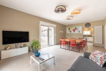 Gîte pour 12 personnes, avec terrasse et jardin, animaux acceptés à Ousse (Pyrénées-Atlantiques)