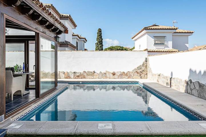 Chalet para 8 personas, con jardín y piscina, Se admiten mascotas en Sancti Petri
