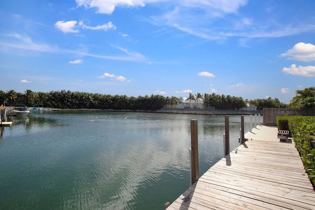 Waterfront House w/ 35ft Dock & Easy Bridge Access in Marathon, Monroe County