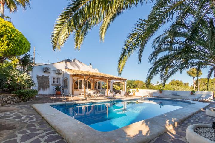 Villa 'Calle Pino Javea' with Sea View, Private Pool and Wi-Fi in Jávea, Costa Blanca