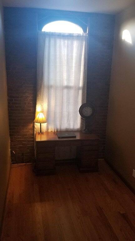 Ganze Wohnung, Geräumiges Apartment mit 2 Schlafzimmern mit 3 Queensize-Betten und 2 Vollbädern in St. Louis, Missouri