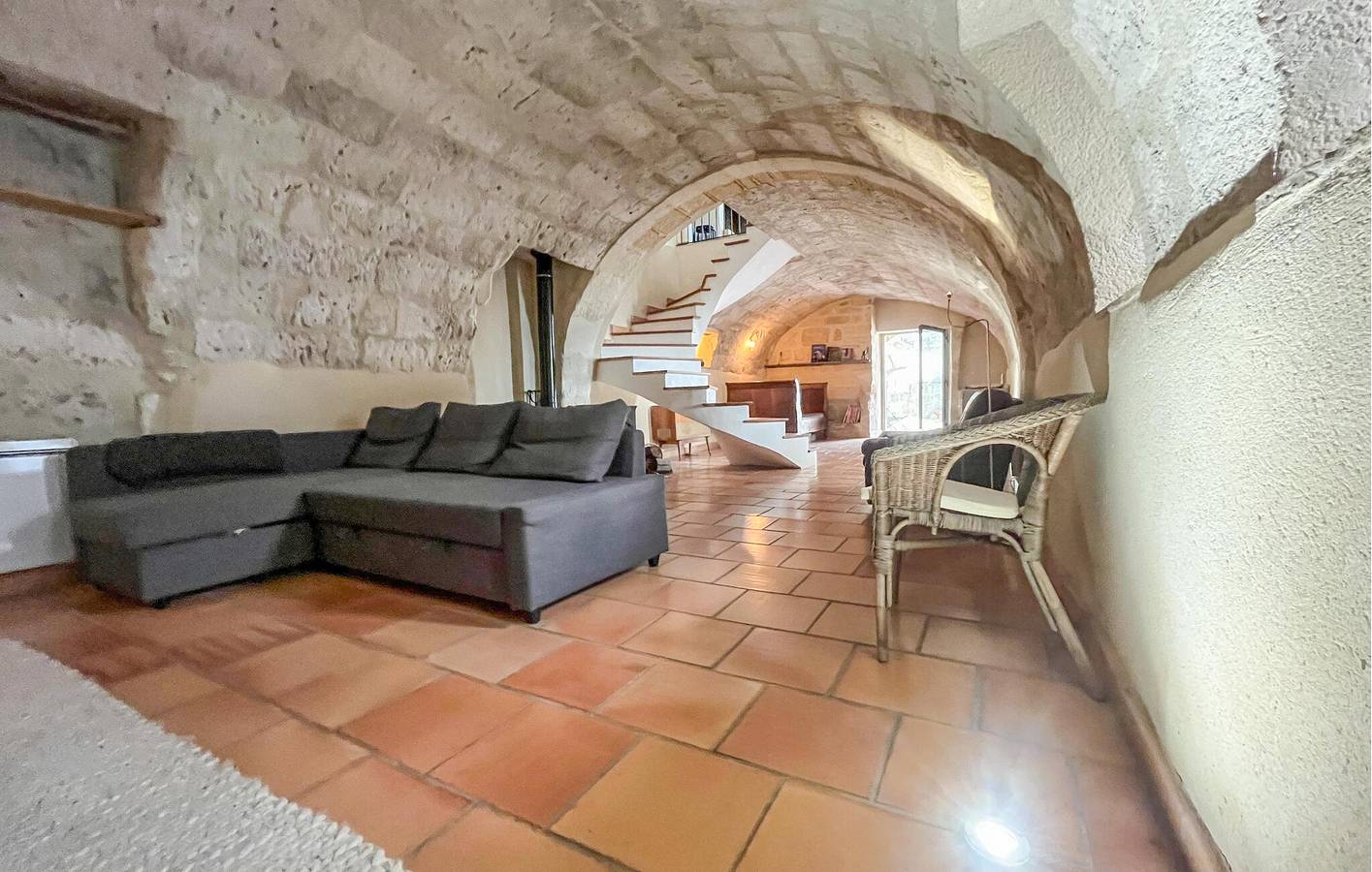 Charmant appartement de 150 m² près de Saint-Hilaire-d'Ozilhan, avec piscine et Wi-Fi in Saint-Hilaire-d'Ozilhan, Région de Nîmes