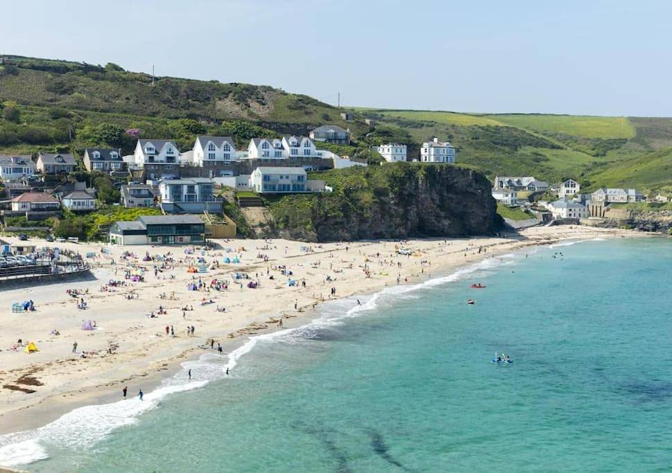 Beach Lovers Paradise in Portreath - With Sea Views & Log Burner just 100m from beach in Portreath, Cornwall