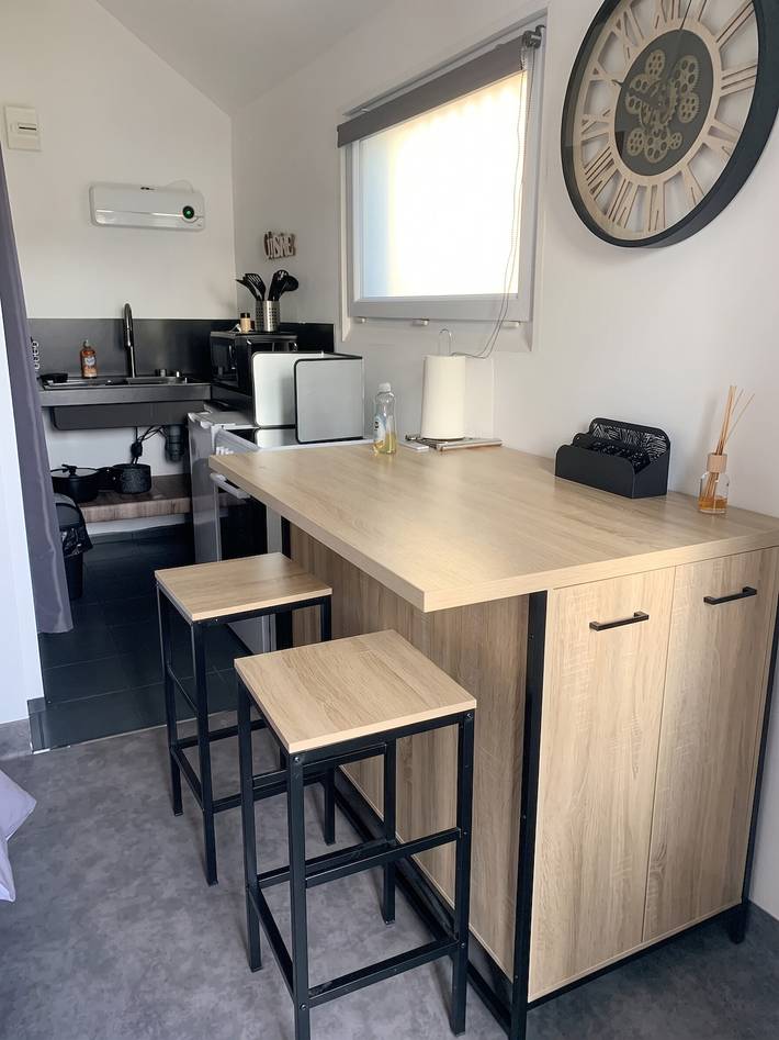 Entire studio, Cosy Studio in the Heart of Ploërmel - 20 m² with Terrace in Ploërmel, Vannes region