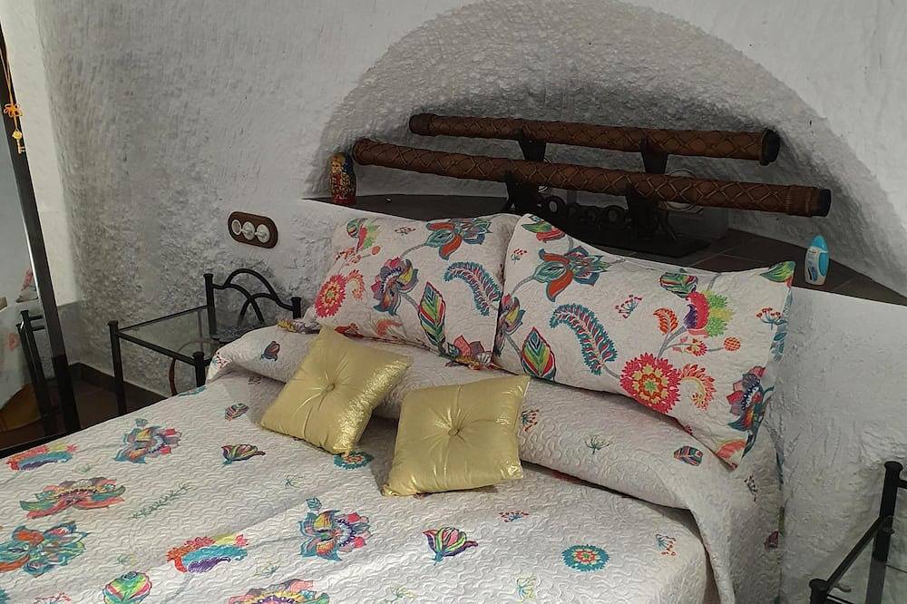 Chalet Cueva de Manuel with Mountain View, Garden & Whirlpool in Guadix, Geoparque de Granada