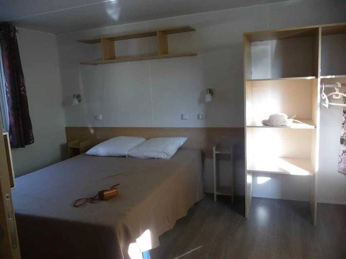 Mobil home pour 6 personnes, avec jacuzzi ainsi que sauna et bassin pour enfant à Azur - 4