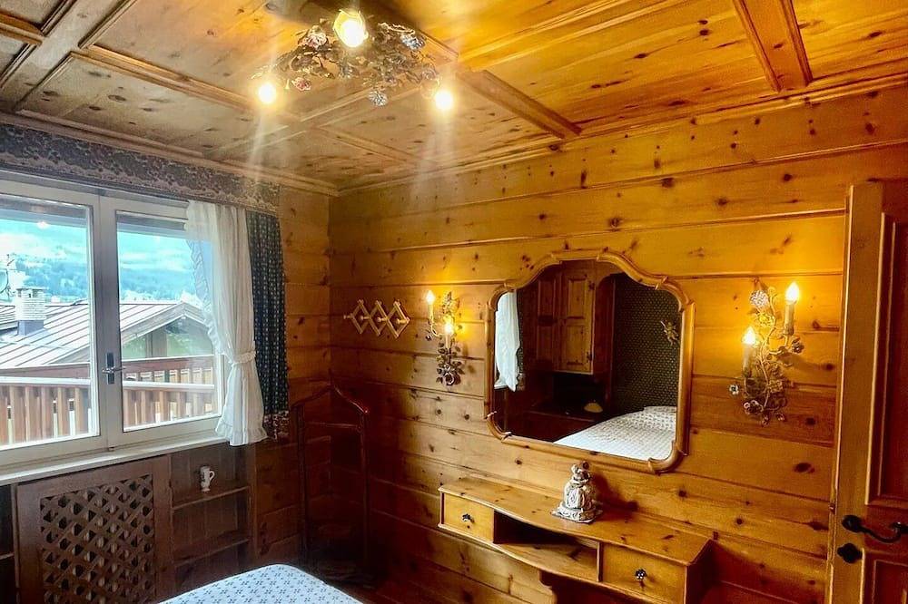Cortina chalet with spectacular panoramic terrace and views + private garage in Cortina d'Ampezzo, Dolomiti Superski
