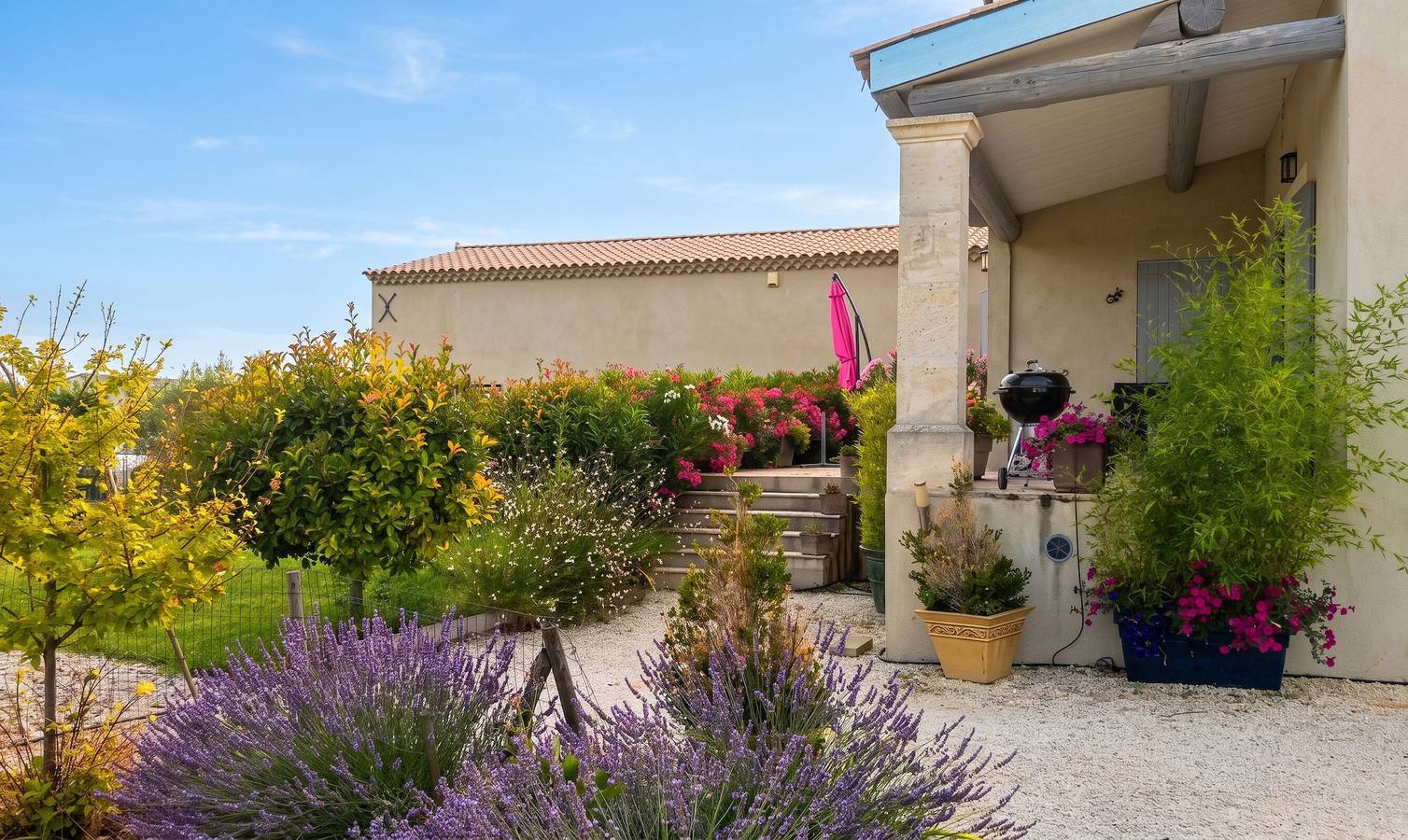 Ganzes Studio, Gemütliches Studio mit Pool in Cabrières-d'Avignon 40 m² in Cabrières-d'Avignon, Regionaler Naturpark Luberon