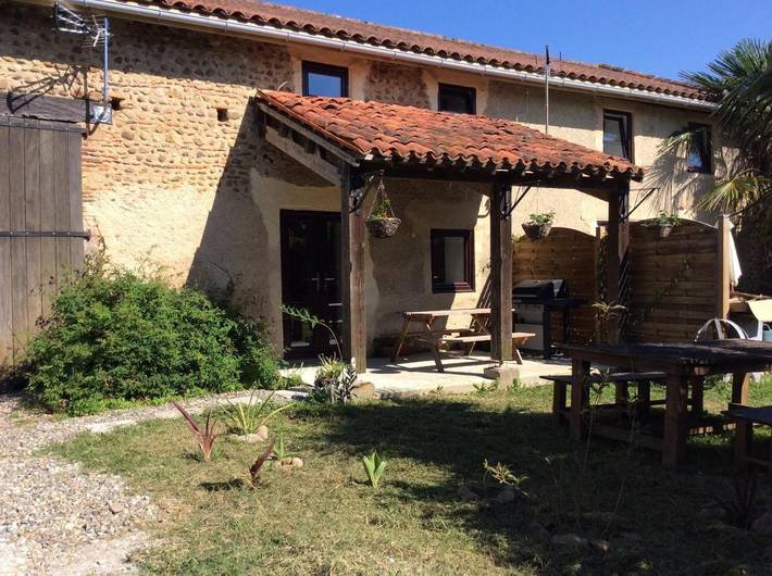 Gîte pour 5 personnes, avec piscine ainsi que vue et jardin à Madiran