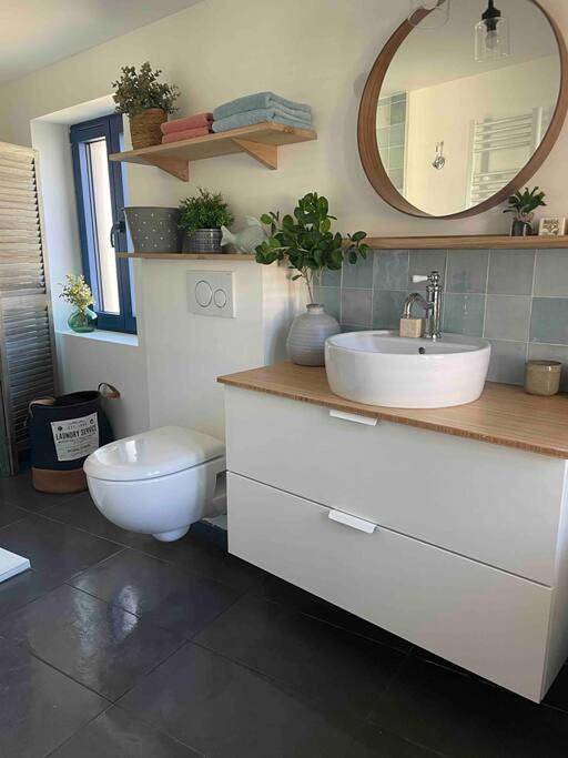 Location de vacances pour 2 personnes, avec Terrasse ainsi que Jardin et Vue à Jumièges - 3