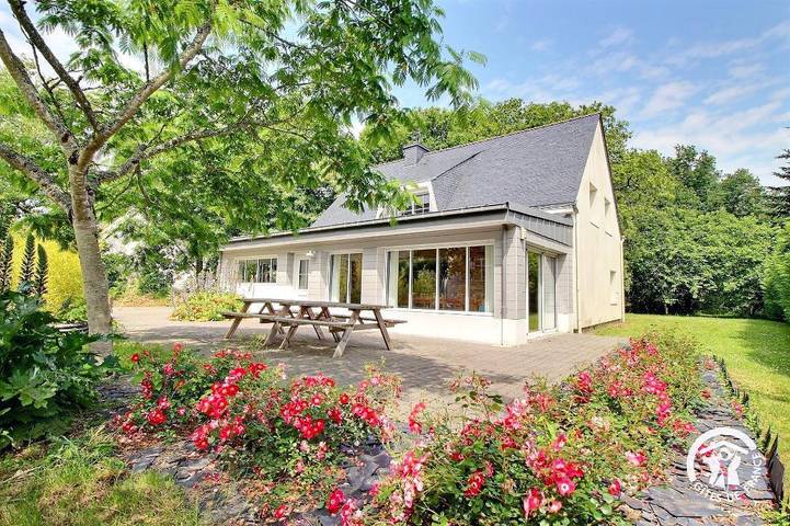 Gîte pour 12 personnes, avec Terrasse et Jardin à Landévant