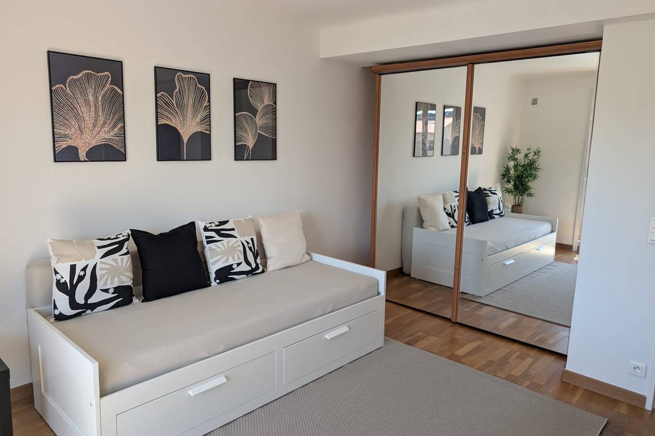 Estudio entero, Bright apartment with a balcony in Vallauris in Vallauris, Costa mediterránea (Francia)