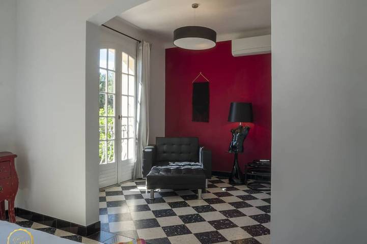 Location de vacances pour 14 personnes, avec jardin ainsi que piscine et balcon à Paradou - 3