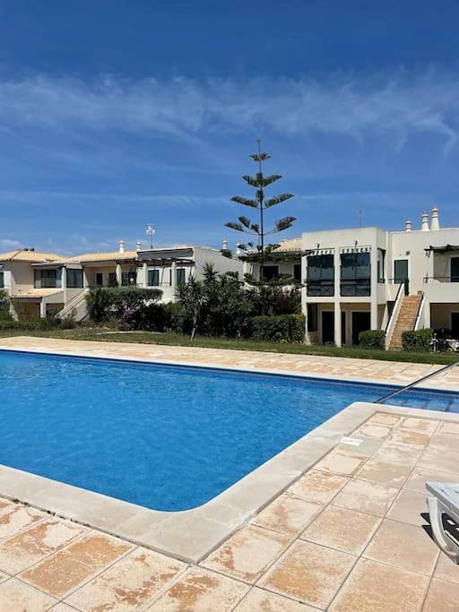 Apartamento de férias para 2 pessoas, com jardim e piscina infantil e ainda piscina - 1