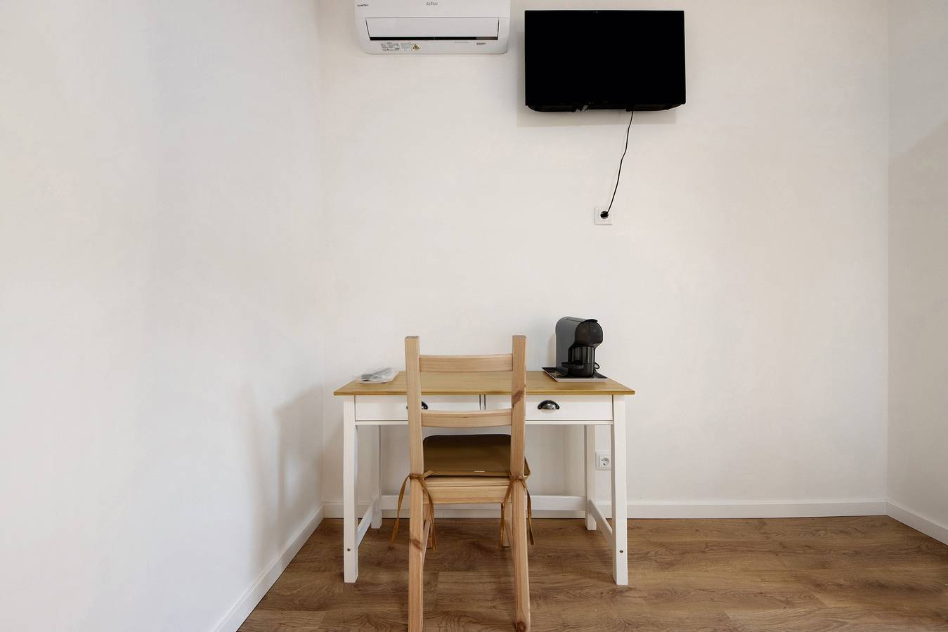 Quarto 'Quarto 4 Piso Superior - Quinta Df' com vista para a montanha, Wi-Fi e ar condicionado in Eiras, Coimbra