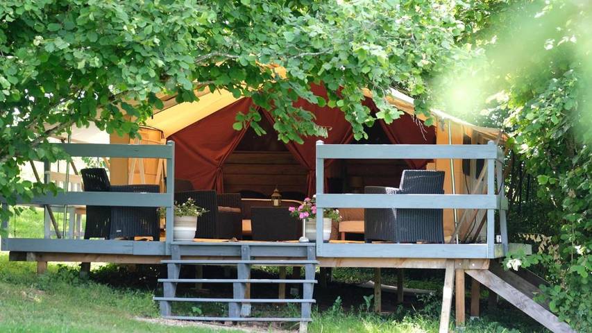 Location de vacances pour 3 personnes, avec terrasse et piscine ainsi que jardin et vue à Castelnau-de-Montmiral - 3