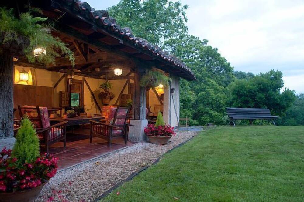 Casa rural (alquiler íntegro) Caserio Otalora para 15 personas in Yurreta, Vizcaya