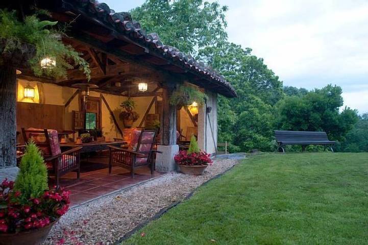 Casa rural para 15 personas, con terraza además de piscina y jardín - 1