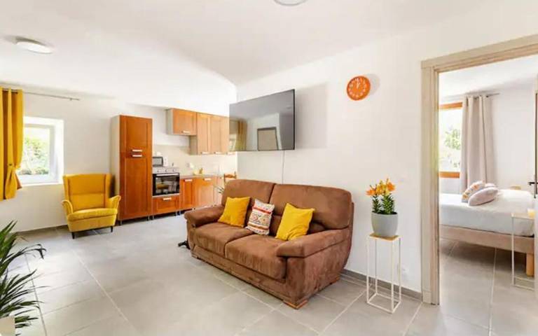 Gîte pour 4 personnes, avec jardin à Châtillon-en-Michaille