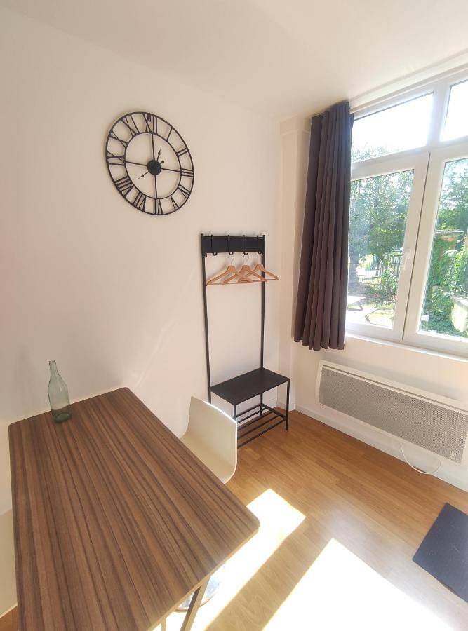 Appartement entier, L'Ecrin d'Emile - Grand Studio Meublé au Calme in Courpière, Parc Naturel Régional Livradois-Forez