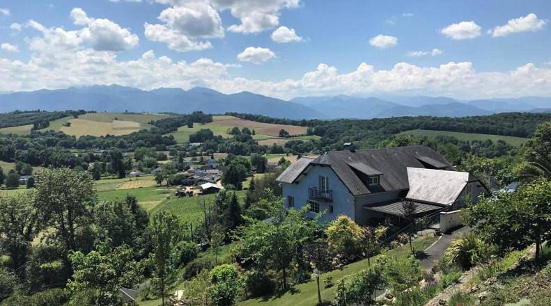 Gîte pour 3 personnes, avec Balcon et Jacuzzi ainsi que Terrasse et Jardin à Estialescq