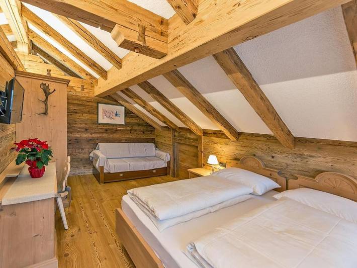 Hel lejlighed, Apartment Piz da Peres - Geiselsberg with Mountain View, Pool, Sauna, Wi-Fi & Garden in Olang, Dolomiti Superski