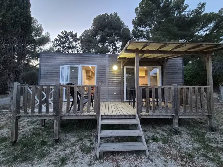 Caravane pour 4 personnes, avec bassin pour enfant, animaux acceptés dans les Bouches-du-Rhône - 3