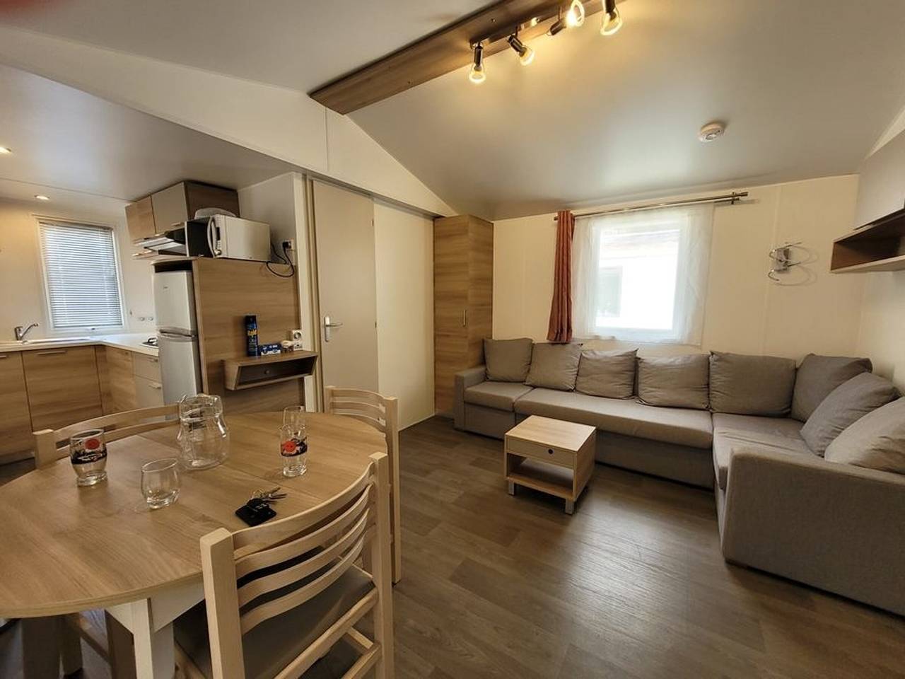 Mobil-Home Confort 4-6 Pers, Piscine Chauffée, Proche Plage in Saint-Jean-de-Monts, Vendée