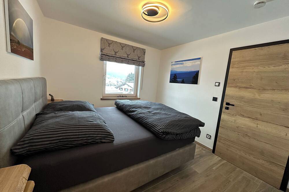 Ganze Wohnung, Neu renovierte Ferienwohnung mit großer Südterrasse und traumhaftem Bergblick in Hausham, Alpenland Tegernsee Schliersee