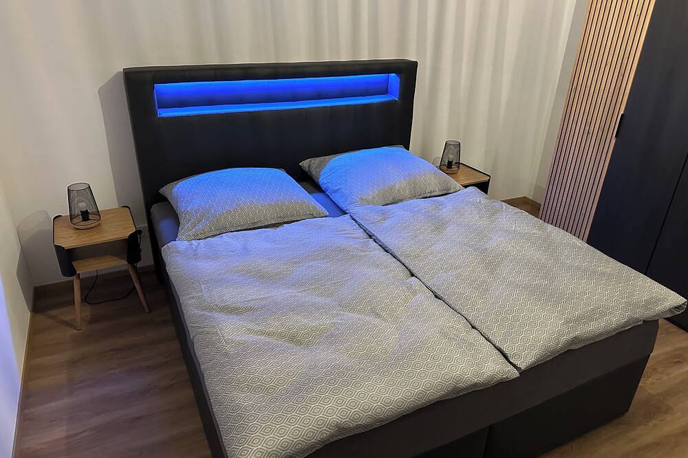 Ganze Wohnung, Komplett renovierte, moderne Ferienwohnung mit Wintergarten und Terasse. in Kirn, Landkreis Bad Kreuznach