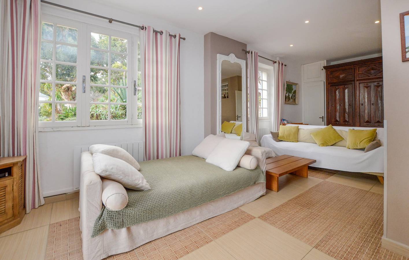 Retraite au bord de la mer avec WiFi, climatisation, parking et terrasse in Brando, Cap Corse