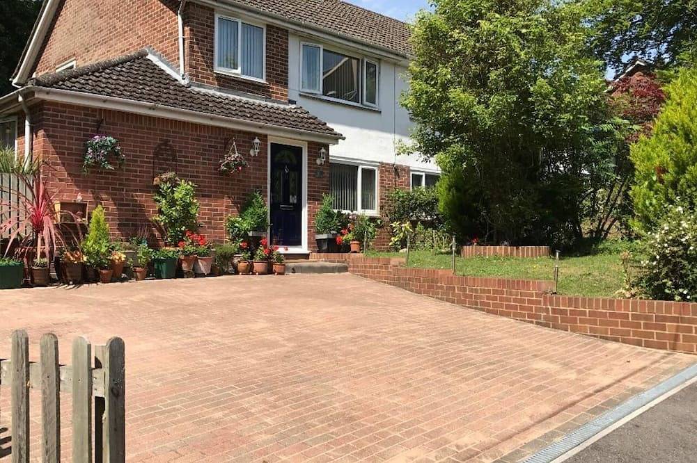 Ganze Wohnung, Ferienwohnung-Komfort-Eigenes Badezimmer-Gartenblick-Queens Rd Rental: 3 Rooms in Winchester, South-Downs