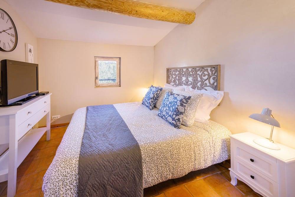 Bastide with heated swimming pool in the Luberon Provençal in Apt, Parc naturel régional du Luberon