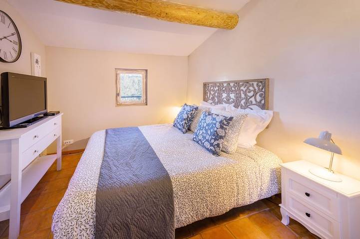 Bastide with heated swimming pool in the Luberon Provençal in APT, Parque natural regional del Luberon