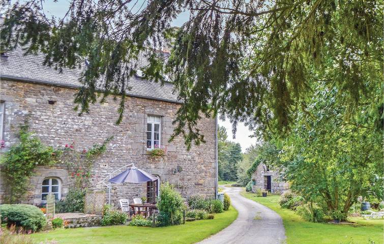 Gîte pour 6 personnes, avec jardin à Bonnemain