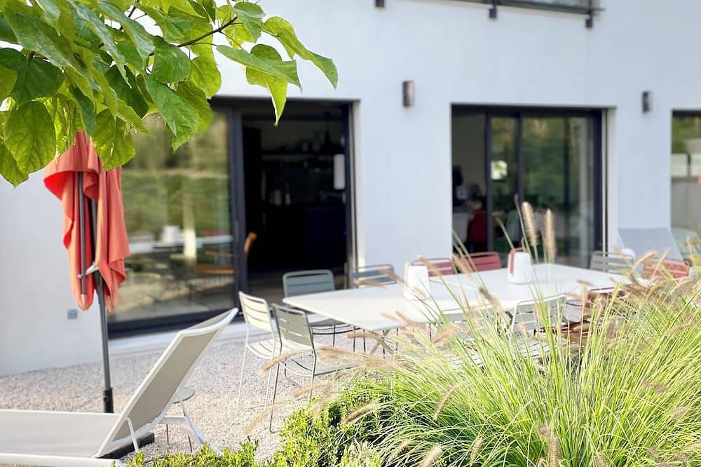 Appartement entier, 130m², hammam, jardin : chaleureux & inspirant. Meublé de tourisme 4 étoiles in Perrignier, Région de Thonon-les-Bains