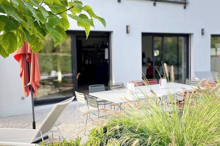 Gîte pour 7 personnes, avec Jacuzzi ainsi que Terrasse et Jardin dans Perrignier