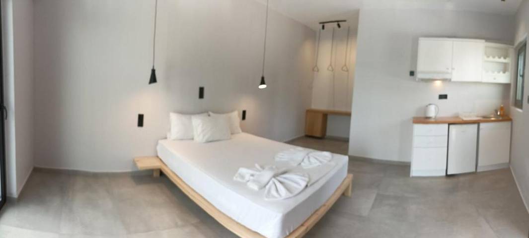 Gîte pour 2 personnes, avec terrasse ainsi que jardin et vue dans Soúgia - 3