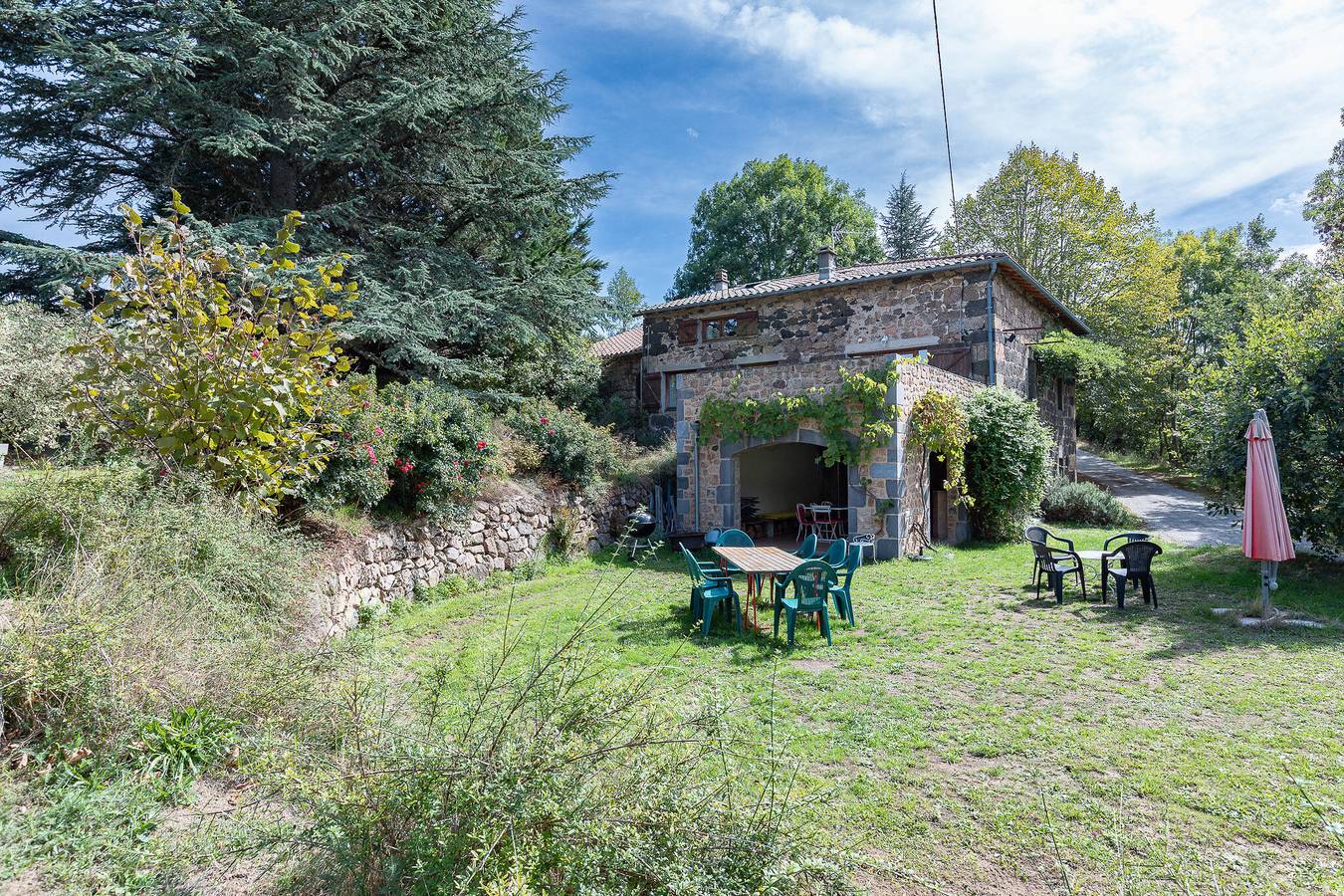 Maison de campagne 'La Gabbro' avec vue sur la montagne, terrasse privée et Wi-Fi in Saint-Barthélemy-Grozon, Région de Tournon-sur-Rhône