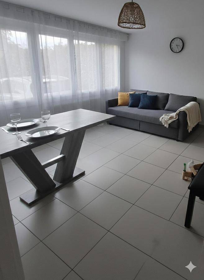 Double Room with Shared Bathroom in Saint-Médard-en-Jalles, Région de Bordeaux