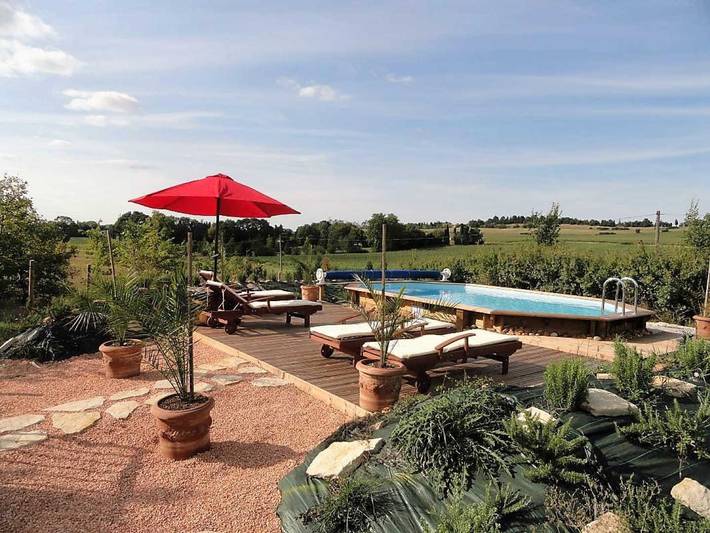 Gîte pour 4 personnes, avec Jacuzzi et Terrasse ainsi que Jardin et Piscine