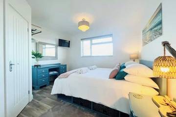 Beach House for 6 People in Westward Ho, Devon, Photo 3