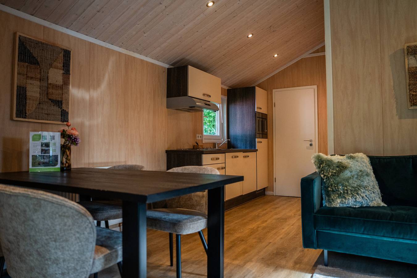 Sfeervolle 4-persoons lodge, gelegen in een prachtige bosrijke omgeving in Oirschot in Oirschot, Noord-Brabant