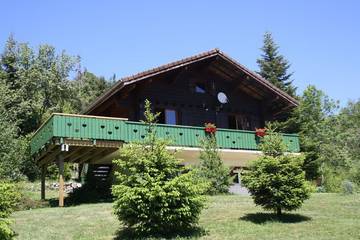 Gîte pour 8 personnes, avec jardin et balcon à Foncine-le-Haut
