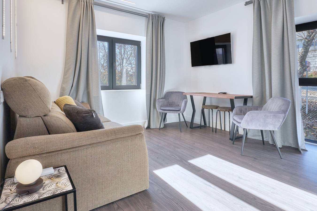 Ganze Wohnung, Ferienwohnung 'Marel' mit Bergblick, Wi-Fi und Klimaanlage in Trefacio, Lago de Sanabria Naturpark